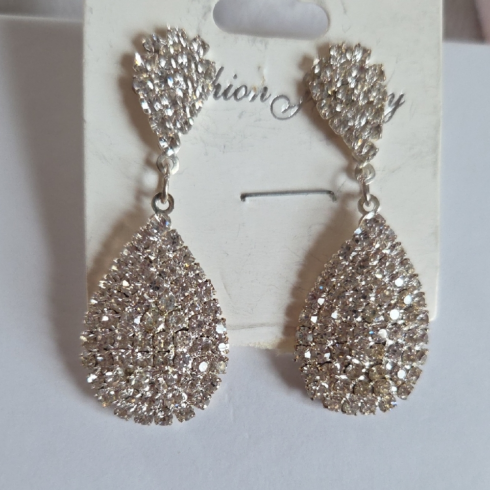 Fashion Silver Teardrop Earrings